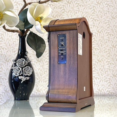 Đồng hồ Để bàn Rhythm CRH209UR06 – Kt 21.0 x 37.0 x 12.5cm, Vỏ gỗ. Dùng Pin.