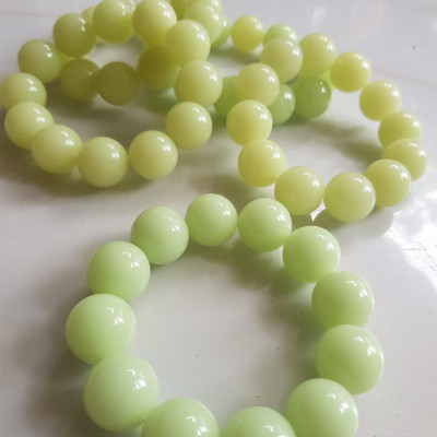 Vòng Nam Dạ Quang tự nhiên mới size to quá đẹp 18mm Các Anh đeo tay lên đẹp sang lắm nhe sẽ ánh lên khi có đèn chiếu vào ạ