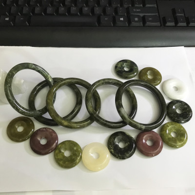 Vòng tay cẩm thạch ngọc tự nhiên của VN màu xanh cho người mệnh Hỏa và Mộc nhiều size