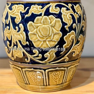 Lọ hoa dáng vò khắc hoạ tiết nổi gốm sứ Bát Tràng cao cấp