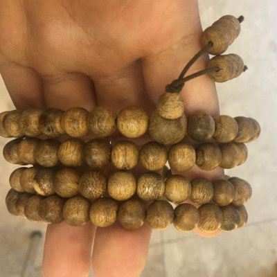 Vòng tay trầm hương cao cấp 108 hạt 8ly