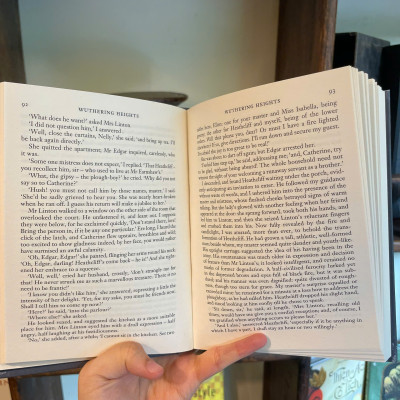 Sách - Wuthering Heights by Emily Brontë - Classics/Fiction/Romance book in English - sách Ngoại Văn