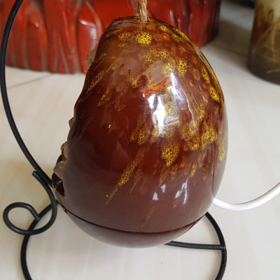 Miếng thạch anh Vàng tự nhiên hốc sâu có đế kiểu có đèn điện công dụng hút tài lộc cả chân Cao 16cm đk 12cm miếng Vàng cao 10cm đk 8cm Anh Chị để bàn trang trí nhà bàn thờ Thần Tài và treo trong phòng làm đèn ngủ may mắn màu Vàng Anh thật sự rất tốt đẹp ạ