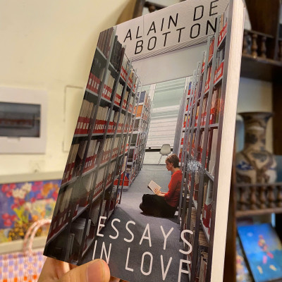 Sách - Essays In Love by Alain De Botton - Tâm lý học tiếng Anh / Psychology / Nonfiction