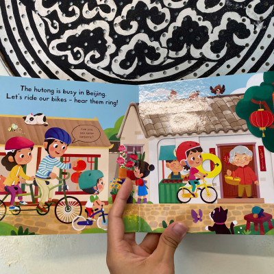 Sách - Busy Beijing by Leesh Li | Explore China - Children