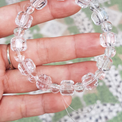  Vòng tay phong thuỷ nữ đá thạch anh trắng trong tự nhiên kiểu vuông giác tròn Size hạt vuông 10mm hạt tròn nhỏ 6mm Nữ mệnh kim mệnh Thủy đeo hợp may mắn tốt sức khoẻ công việc ạ