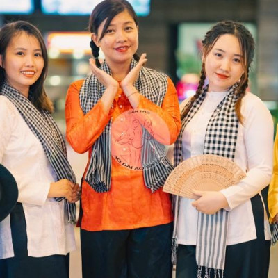 Bộ bà ba phối áo phi vàng đồng quần phi đen