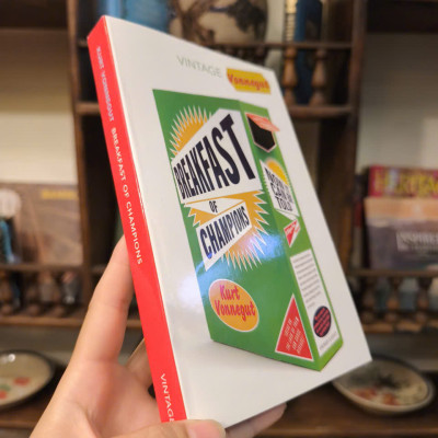 Sách - Breakfast of Champions by Kurt Vonnegut | Vintage Classic Science Fiction English Book