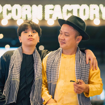 Bộ bà ba phối áo phi vàng đồng quần phi đen