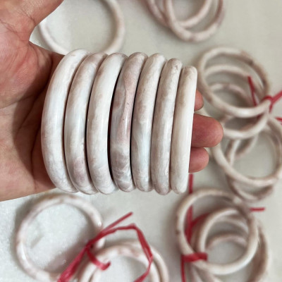 Vòng đá thật, ngọc thật bản tròn đũa màu trắng, hồng thanh lịch cho hàng hiếm xưởng nhà tự làm.