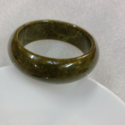 Vòng tay đá cẩm thạch ngọc tự nhiên xanh rêu 100%cho người mệnh Hỏa và Mộc