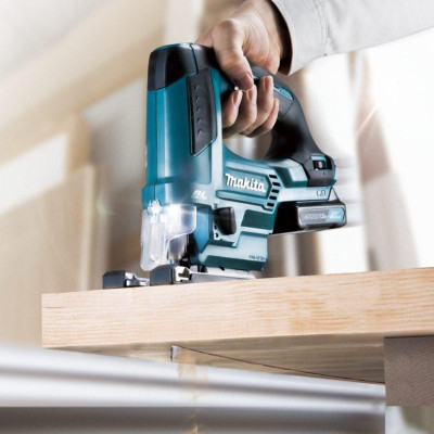 MÁY CƯA LỌNG DÙNG PIN 12V 18MM MAKITA JV103DSYJ (2 PIN 12V 1.5AH, 1 SẠC NHANH) - HÀNG CHÍNH HÃNG