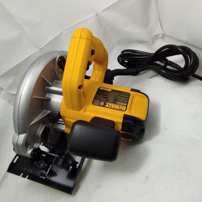 MÁY CƯA GỖ 1.200W DEWALT DWE561-B1- HÀNG CHÍNH HÃNG