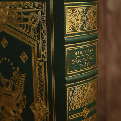 Tổng Thống K. Thứ Tư - Ấn Bản Giới Hạn - Bìa Da