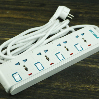 Ổ CẤM ĐIỆN 3 CHẤU CÓ ĐÈN BÁO 13A TOTAL THES03041V - HÀNG CHÍNH HÃNG