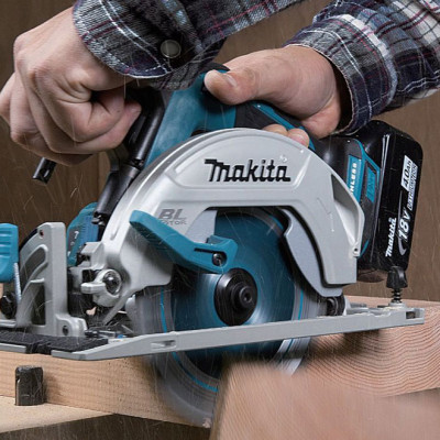 Máy Cưa Đĩa Dùng Pin Makita DHS680RMJ (165mm)