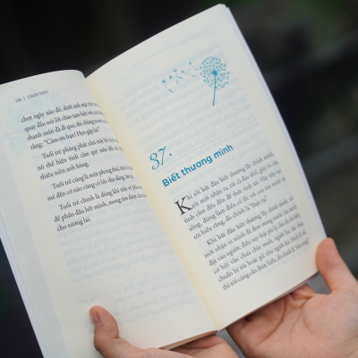 Sách - Tình thương mở lớn con đường