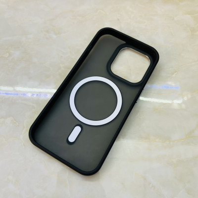 Ốp lưng Filada lưng nhám viền đen dành cho iPhone 14 Pro có sạc không dây - hàng chính hãng