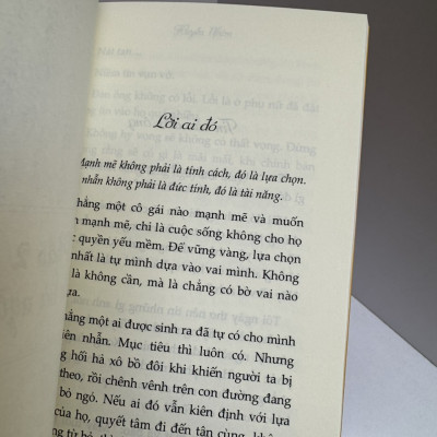 [Tranh minh họa in màu] ĐÀN BÀ NGỐC NGHẾCH - Huyền Nhím - Waka - NXB Hà Nội.