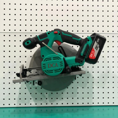 MÁY CƯA ĐĨA TRÒN KHÔNG CHỔI THAN DÙNG PIN 20V/4.0AH (KÈM 1 SẠC, 1 PIN 4AH) DCA ADMY02-185DM - HÀNG CHÍNH HÃNG