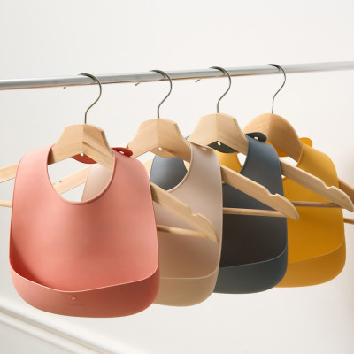 Yếm Ăn Dặm Cho Bé LocknLock Little Luv Silicone Feeding LBB430, Hàng Chính Hãng, Gấp Gọn - JoyMall