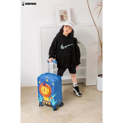Vali Kéo Cho Trẻ Em BeddyBear - Size xách tay lên máy bay 17 inch - họa tiết Dập nổi 3D Sư Tử - Bánh xe đôi xoay 360 độ - Cần kéo hợp kim nhôm cao cấp - Bảo hành chính hãng 2 năm