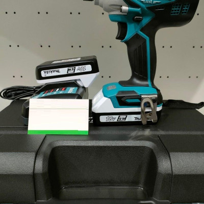 MÁY VẶN VÍT DÙNG PIN 18V MAKITA M6901DWEB (ĐẾ SẠC NHANH, 2 PIN 18VX1.5AH, VALI NHỰA.) - HÀNG CHÍNH HÃNG