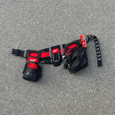 COMBO AN TOÀN ĐAI ĐEO ĐỒ NGHỀ MILWAUKEE 48-22-8110 VÀ ĐÈN PIN LED CẦM TAY MILWAUKEE L4FMLED - 301 - HÀNG CHÍNH HÃNG