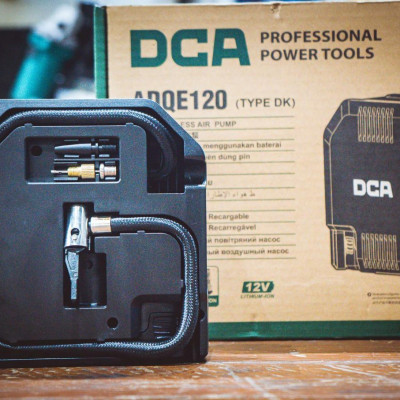 MÁY BƠM HƠI DÙNG PIN 12V/2.0AH (KÈM 1 SẠC, 1 PIN 2.0AH) DCA ADQE120DK - HÀNG CHÍNH HÃNG