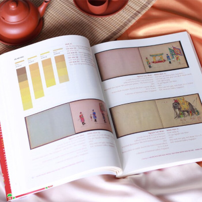 Nghệ Thuật Minh Họa Áo Mũ Thời Nguyễn Thế Kỷ XX - APL