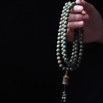 VÒNG CHUỖI 108 HẠT GỖ ĐÀN HƯƠNG XANH 8mm PHỐI KINH LUÂN KHẮC LỤC TỰ OM MANI