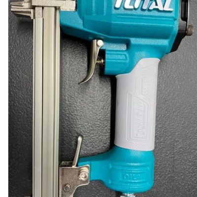 SÚNG BẮN ĐINH CHỮ U 13MM (0,4-0,7MPA) DÙNG HƠI TOTAL TAT8131-3 - HÀNG CHÍNH HÃNG