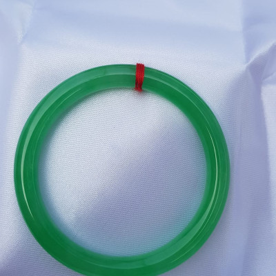 Vòng cẩm thạch Mới Vòng Lý T 52mm x7mm Vòng Xanh lá Đều tươi 52kg - 56kg Nữ mệnh Mộc mệnh Hỏa Thủy đeo ạ