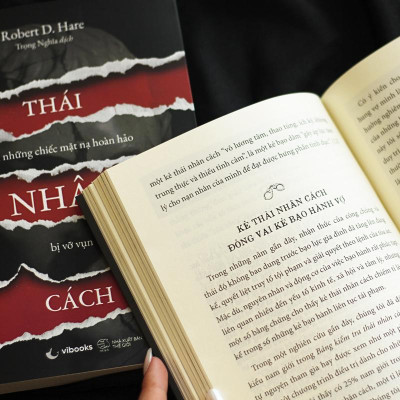 Thái Nhân Cách - Khi Những Chiếc Mặt Nạ Hoàn Hảo Bị Vỡ Vụn