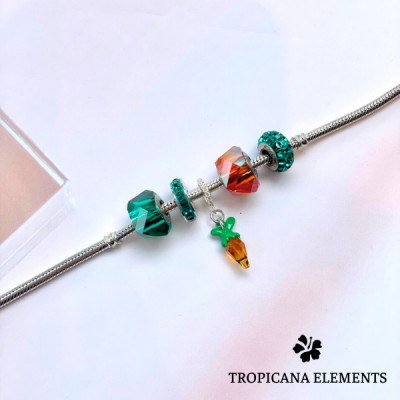 Vòng Tay Tropicana Phối Charm Swarovski Pha Lê Màu Xanh Lá Cà Rốt