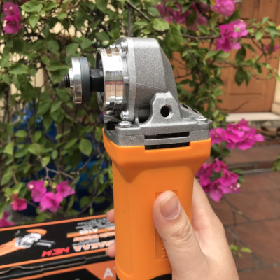 Máy cắt cầm tay NATAKA 950W ,công tắc bóp,lưỡi cắt 100mm chuyên cắt sắt,nhôm,gạch,đá hoa cương,mài góc