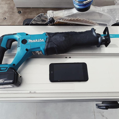 MÁY CƯA KIẾM DÙNG PIN (18V) 32MM (01 ĐẾ SẠC NHANH – 02 PIN 18V / 3.0AH) MAKITA DJR186RFE- HÀNG CHÍNH HÃNG