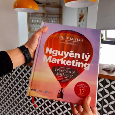 Nguyên Lý Marketing (Giáo trình kinh điển dành cho bất cứ ai muốn nghiên cứu lĩnh vực Marketing) (Tái Bản 2022)