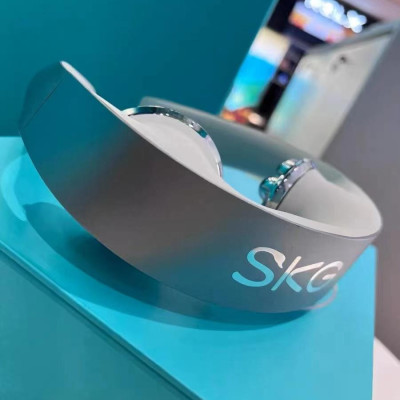 Máy mát-xa Cổ SKG P7-Pro massage xung điện, con xoay vật lý,chườm nóng hồng ngoại, mang đi làm, đi công tác, du lịch tiện lợi giảm stress, đau mỏi