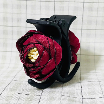 Kẹp tóc càng cua 3 răng đính hoa hồng vải màu xanh đậm kiểu Hàn Quốc