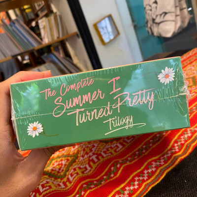 Sách - The Complete Summer I Turned Pretty Trilogy (Deluxe Boxed Set) | Romance / Young Adult in English /  Summer Reads / Ngoại văn Lãng mạn