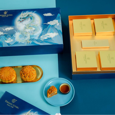 Bộ Hộp Bánh Trung Thu 4 Bánh 2 Trứng 220g Long Hưng - Thành Long (880g) - Việt Nam