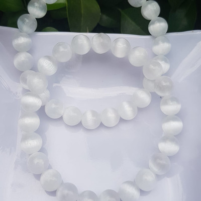 Vòng tay phong thủy may mắn Nữ đá mắt mèo trắng thiên nhiên Size hạt 8mm bóng sáng tuyệt đẹp màu trắng trong ánh sáng đẹp Chất liệu đá mắt mèo bóng đẹp chuẩn hợp nữ mệnh kim, mệnh thủy đeo giá rẻ bao đẹp ạ  đeo tốt sức khỏe, may mắn phong thủy tài lộc ạ