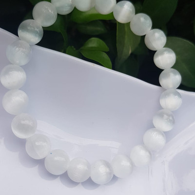 Vòng tay phong thủy may mắn Nữ đá mắt mèo trắng thiên nhiên Size hạt 8mm bóng sáng tuyệt đẹp màu trắng trong ánh sáng đẹp Chất liệu đá mắt mèo bóng đẹp chuẩn hợp nữ mệnh kim, mệnh thủy đeo giá rẻ bao đẹp ạ  đeo tốt sức khỏe, may mắn phong thủy tài lộc ạ
