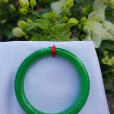 Vòng Tay Đá Cẩm Thạch Lý K49 A Size vòng 49mm x dầy 8mm Xanh lá đậm bóng đẹp như hoa Nữ mệnh mộc hỏa thủy 45kg - 49kg đeo đẹp ạ