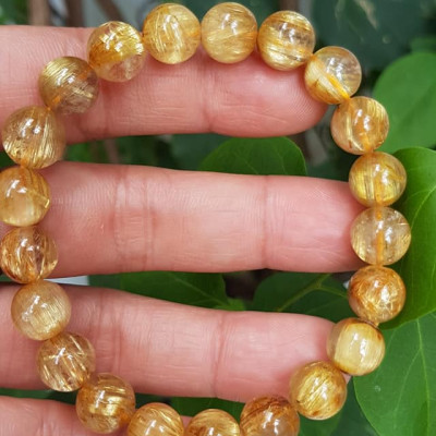 Vòng đeo tay phong thủy may mắn nữ đá thạch anh tóc vàng đồng trục tự nhiên Size vòng hạt 9mm ánh sáng rất đẹp Vòng chuẩn hợp nữ mệnh kim, mệnh thổ, mệnh Thủy ạ