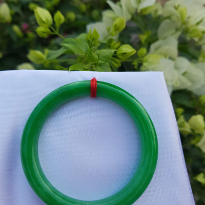 Vòng Tay Đá Cẩm Thạch Lý K49 A Size vòng 49mm x dầy 8mm Xanh lá đậm bóng đẹp như hoa Nữ mệnh mộc hỏa thủy 45kg - 49kg đeo đẹp ạ