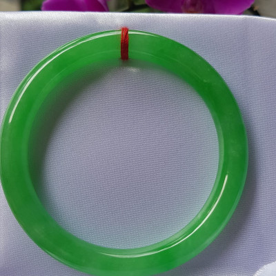 Vòng tay nữ đá cẩm thạch tự nhiên Ngọc Lý Đẹp 54mm x cọng 8mm Màu Xanh Lý tươi sáng bóng mượt đẹp Nữ 53kg - 60kg đeo Vòng hợp nữ mệnh Mộc mệnh Hỏa mệnh Thủy ạ