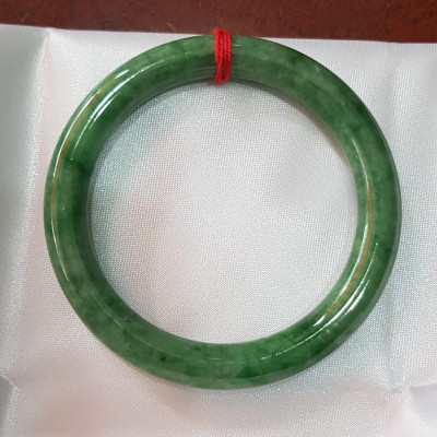 Vòng Cẩm Thạch tự nhiên mới Đậu Lý Sao Sao 56mm x cọng 9mm cao cấp sịn đẹp Vòng tay màu xanh đậu lý bông đậm đều bóng mượt đẹp Nữ 54kg - 64kg đeo rất đẹp sang tay món quà tặng Mẹ , người thân ý nghĩa ạ