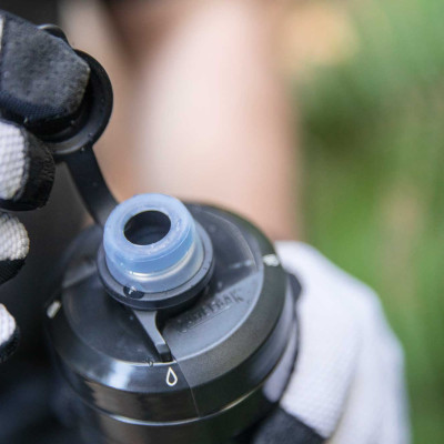 Bình Nước Xe Đạp Thể Thao Camelbak Podium Dirt Series 620ml Có Nắp Đậy Chống Đất Cát